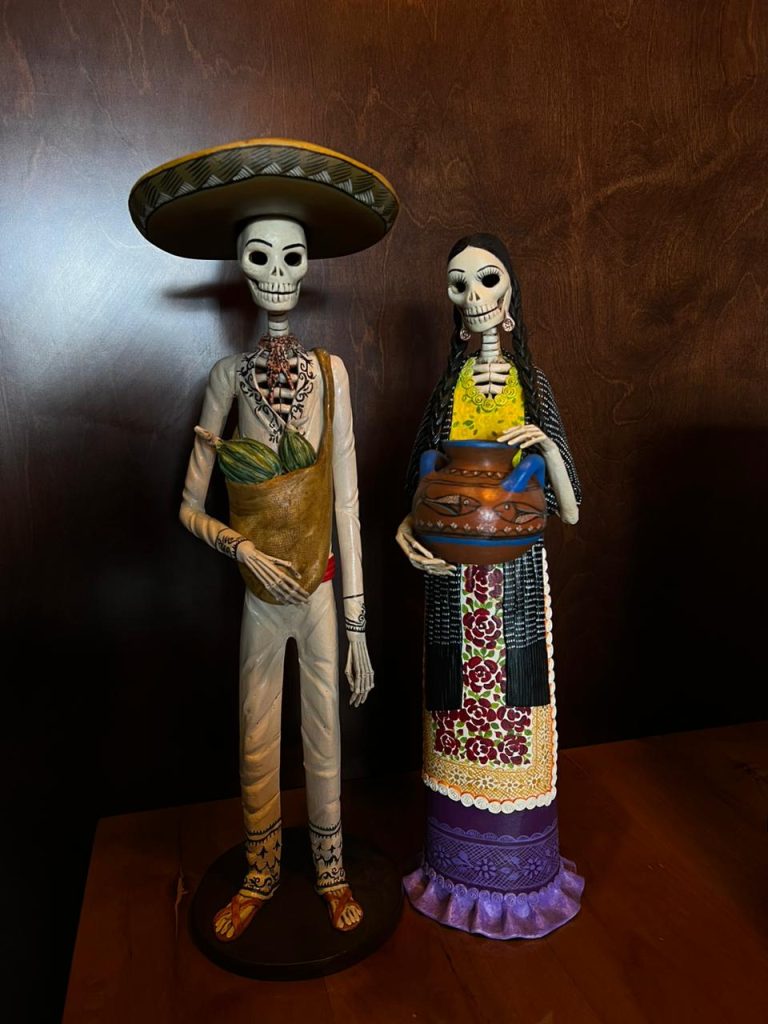 Pareja con morral y cantaro